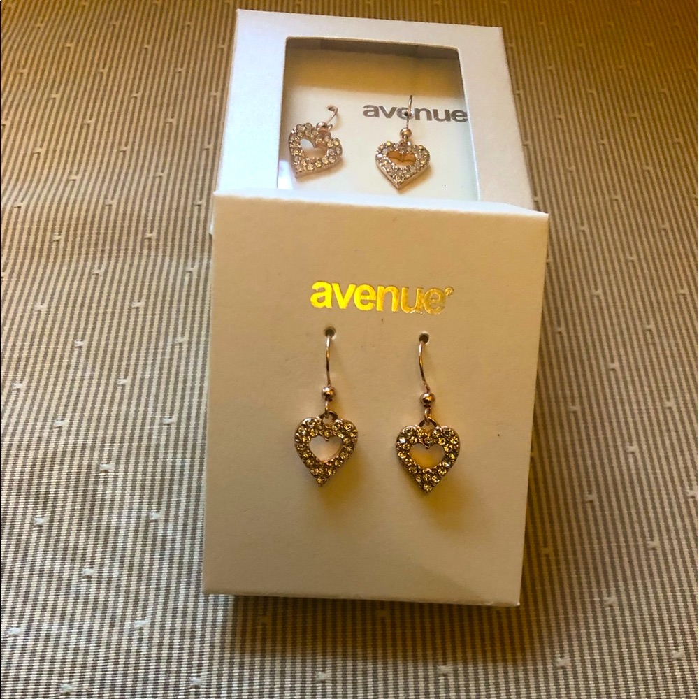 Costume Jewelry By Avenue 15$
